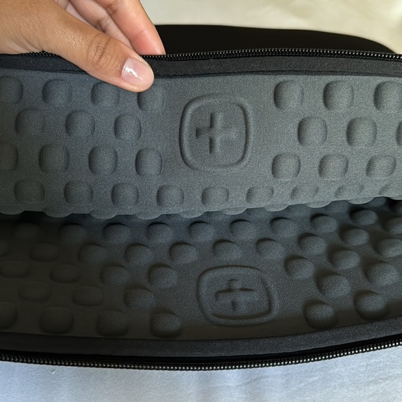 Swiss Gear Zippered Laptop Sleeve - Picture 2 of 2